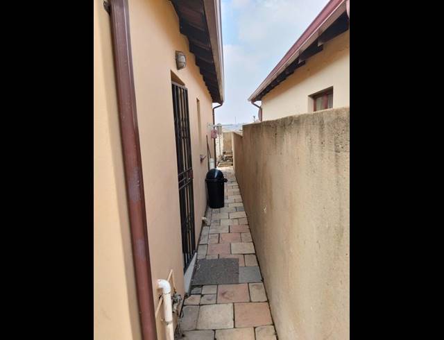 2 BEDROOM HOUSE FOR SALE IN CLAYVILLE